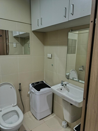 Bathroom 2, S Residences, Pasay City