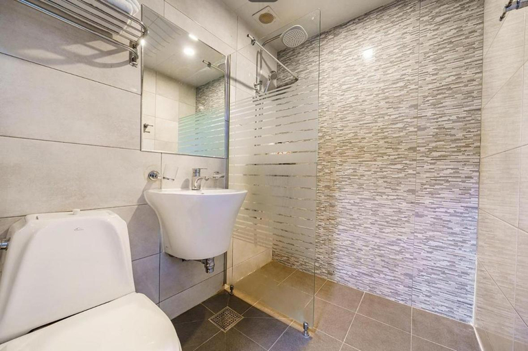 Bathroom 5, Gildong Remi, Gandong