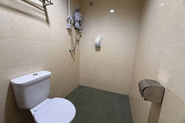 Bathroom 4, Hotel Crystal Villa, Hulu Langat