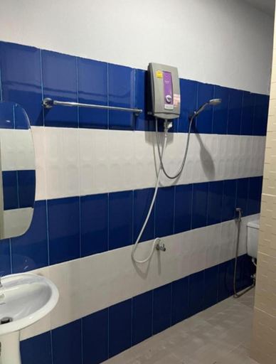 Bathroom 4, Reggaein, Mueang Krabi