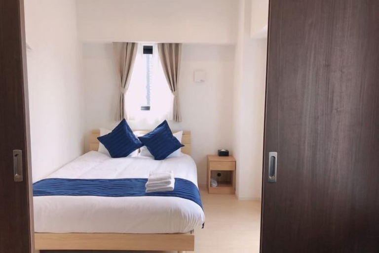 Bedroom 2, Hotel Emir, Taitō