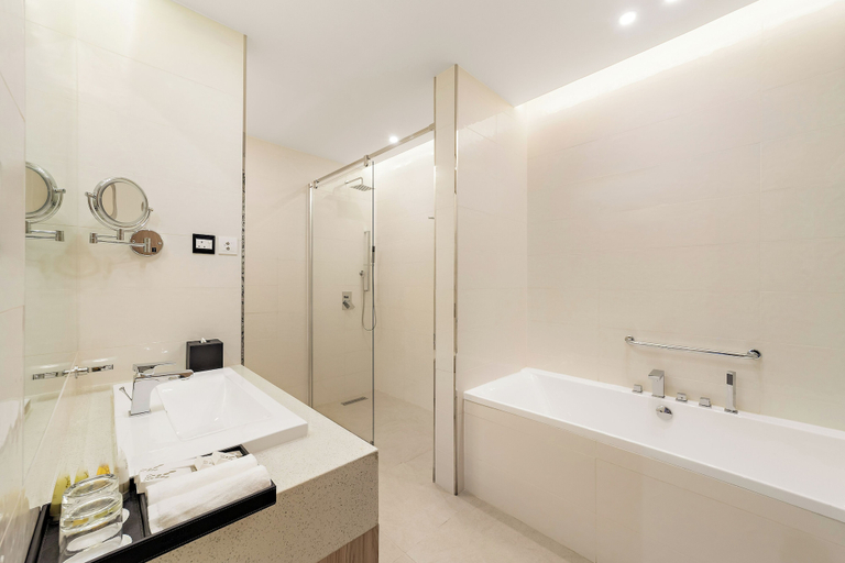 Bathroom 5, Barcelo Hotel & Residences, Bahrain, Manama