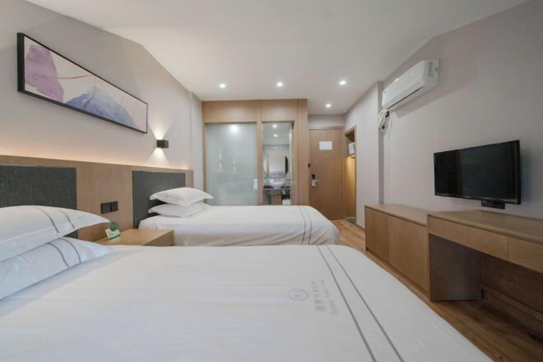 Bedroom 2, Runjia movie hotel, Huzhou