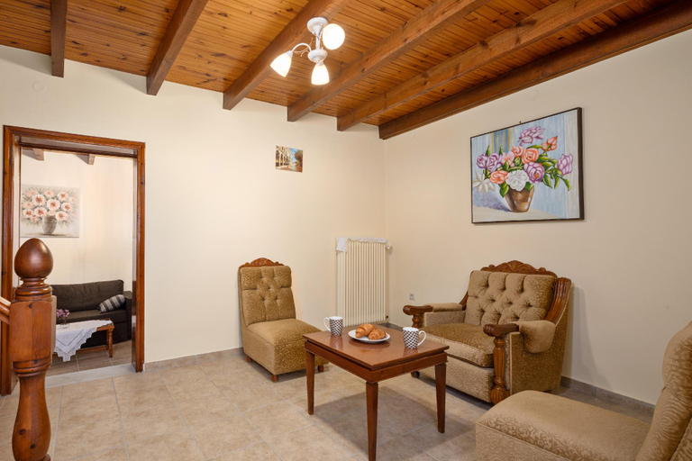 4, Charming Villa in a traditional village, 3 km from the beach of Agios Gordios, Ionian Islands