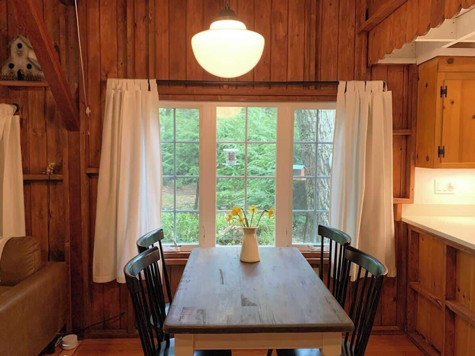 Interior 4, Woodside Cabin in Delaware Water Gap, Pike