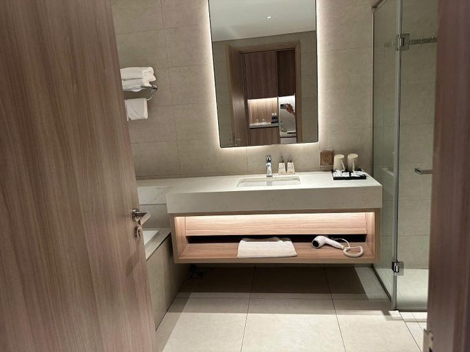 Bathroom 5, a la carte halong bay hotel, Hạ Long
