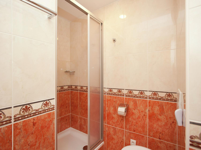 Bathroom 4, Chalet in Saalbach near Ski Lift, Zell am See