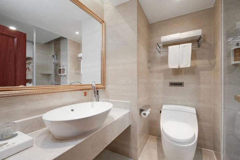 Bathroom 2, Vienna Hotel (Fengshan), Hechi