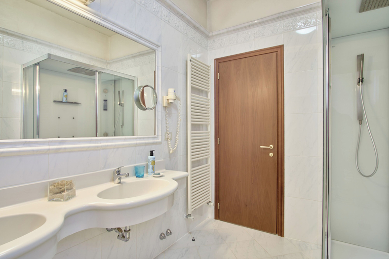 Bathroom 4, Locanda Vivaldi, Venezia