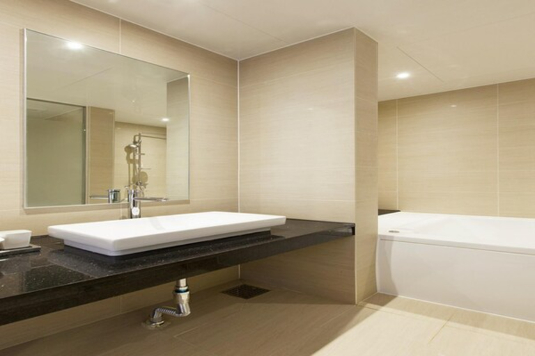 Bathroom 5, Wolmido Premiers Hotel, Jung