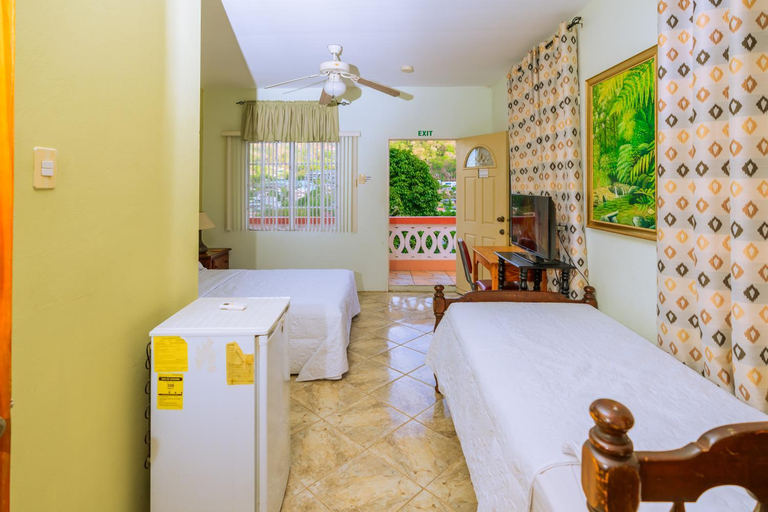 Bedroom 3, Carolyn's View Guesthouse