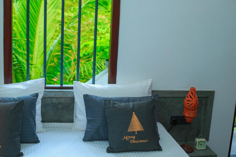Bedroom 3, Charming dark lodge in river, Weligama