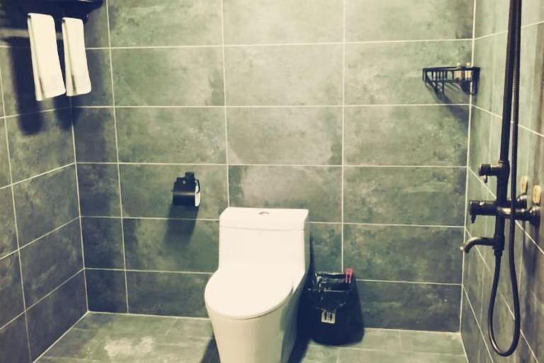 Bathroom 3, Moyan Inn, Yuxi