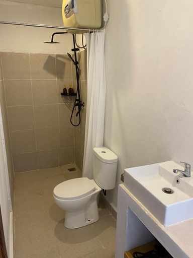 Bathroom 3, Yuli Homestay, Badung