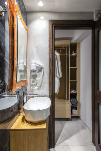 Bathroom 5, Akrogiali Apartments, Crete
