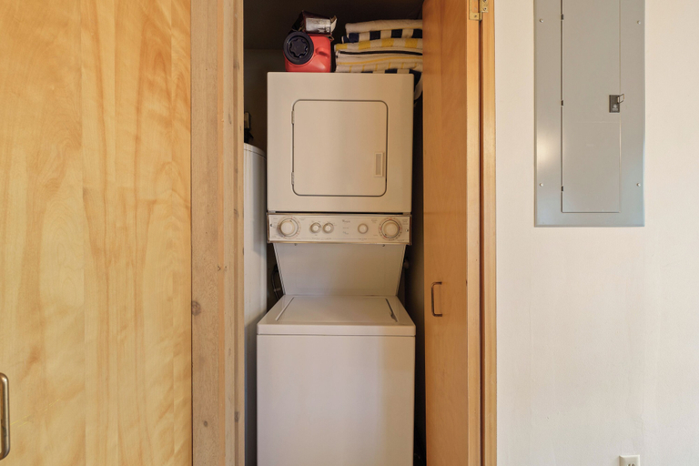 Interior 2, Pole House 99, Deschutes