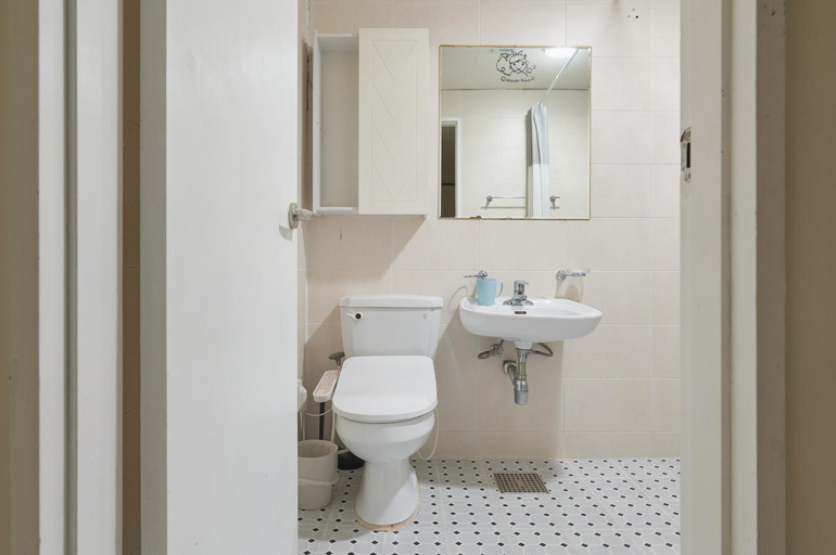 Bathroom 2, Travel Apartment, Yongsan