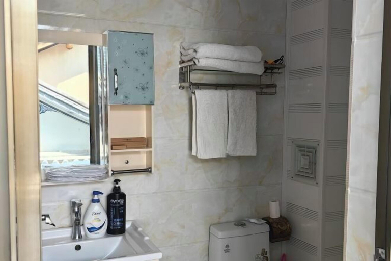 Bathroom 3, Hmyway, Dali Bai