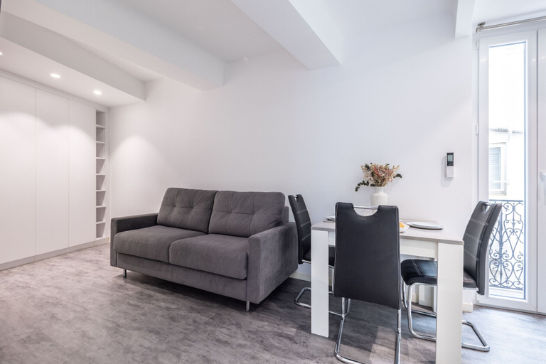 Room 5, 2 Pieces Moderne Felix Faure A1b232, Alpes-Maritimes