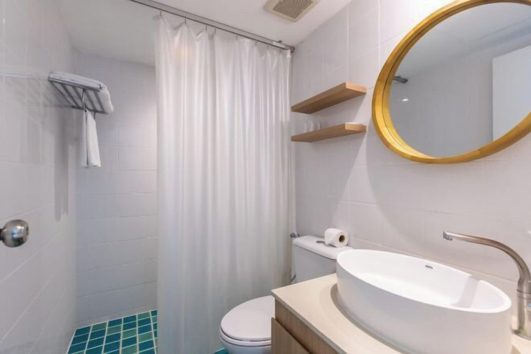 Bathroom 5, Bangsaen Heritage Hotel, Muang Chon Buri