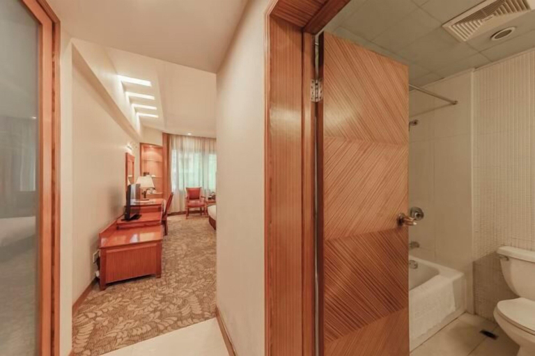 Bathroom 4, Chongqing Plaza Hotel, Chongqing