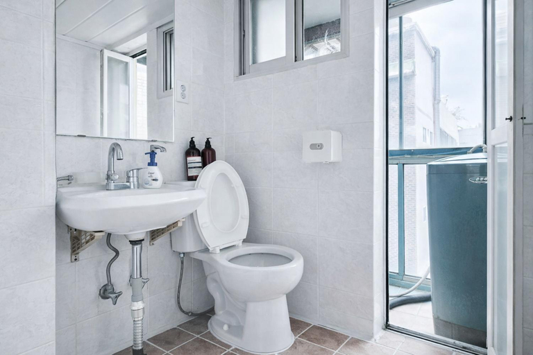 Bathroom 2, 스튜디오 하우스, Hongdae Yeontral park, Mapo