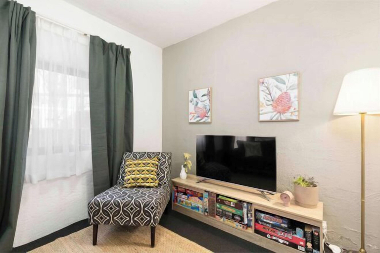 Room 5, West End City 2BR Stay near UniSA, Adelaide