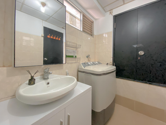 Bathroom 5, Kuningan Apartments, South Jakarta