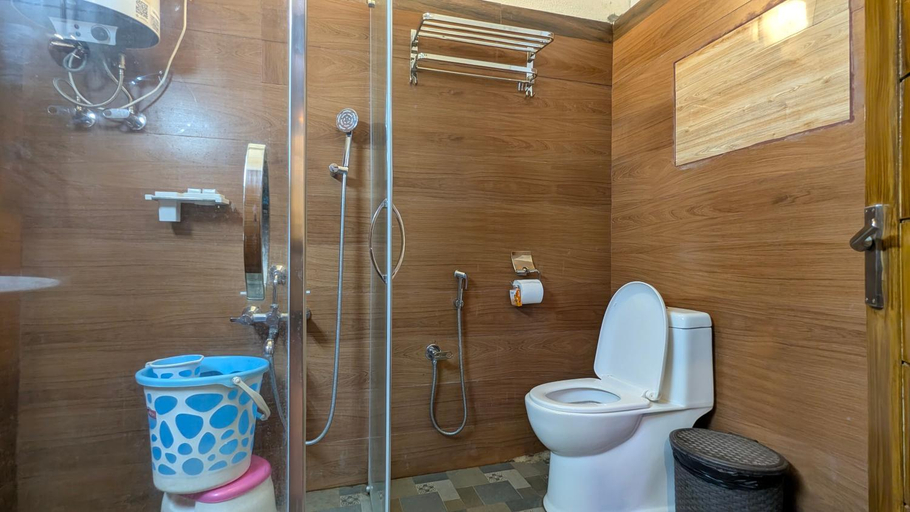 Bathroom 5, Advaya Luxury Resort, Hassan
