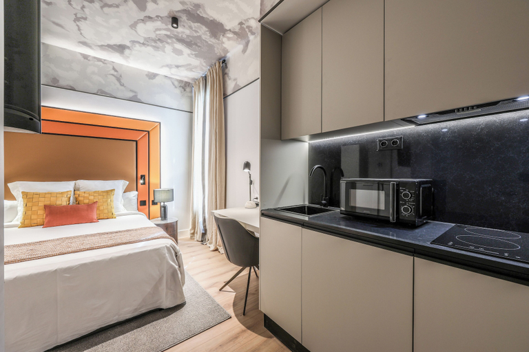 Room 4, Amazinn Madrid Plaza Mayor Collection, Madrid