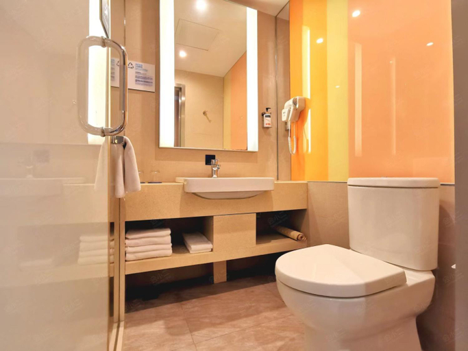Bathroom 4, Holiday Inn Express SHANGHAI ZHENPING by IHG, Shanghai