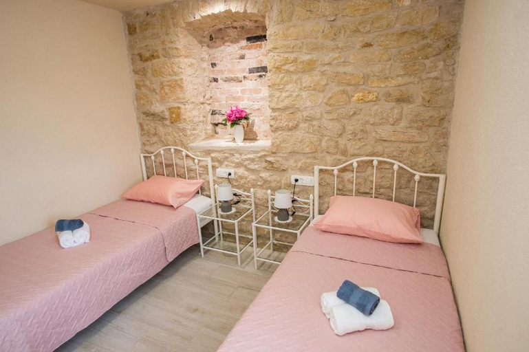 Room 2, Villa Magic With Heated Pool, Drniš