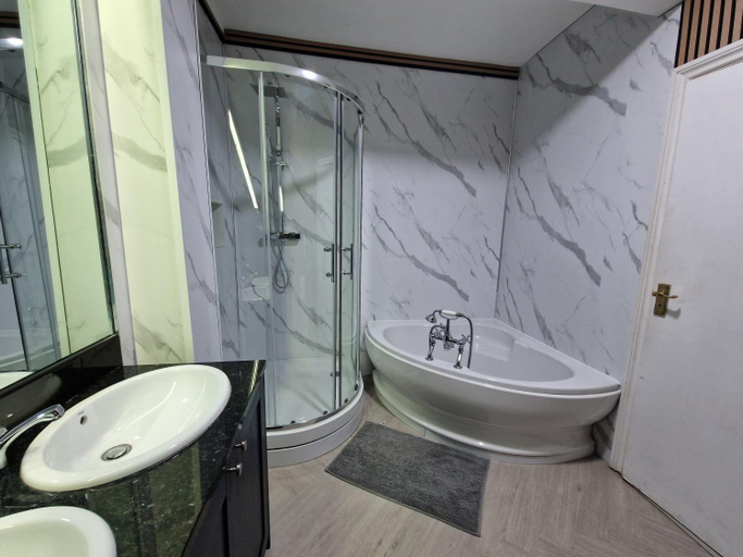 Bathroom 3, The Copper fields, London