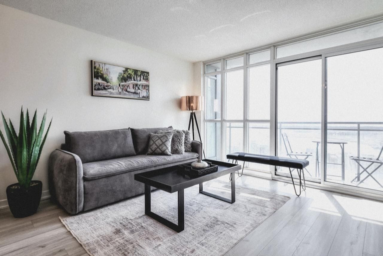 Living area 5, Raynold Lake, Toronto