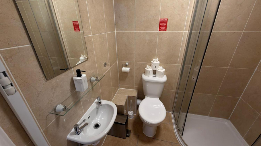 Bathroom 3, The Waverley Guest House, Highland