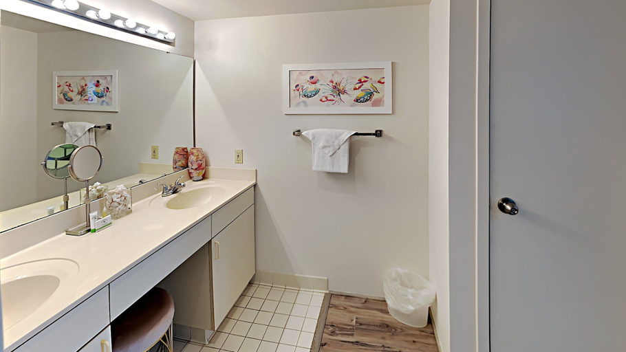 Interior 2, South Hampton 506, Horry