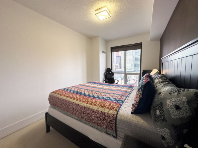 Room 3, Hotel Lux Entertainment District Toronto, Toronto