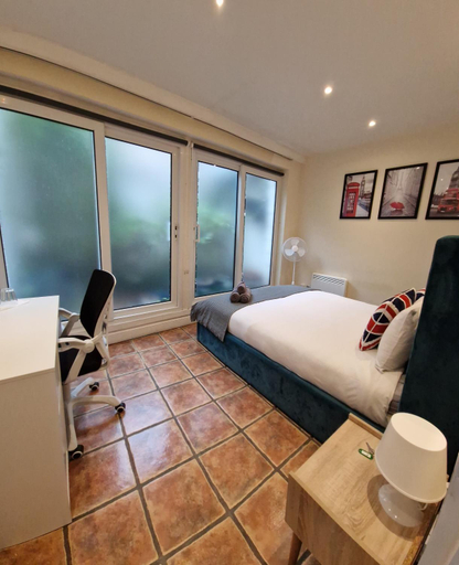 Bedroom 2, The Copper fields, London