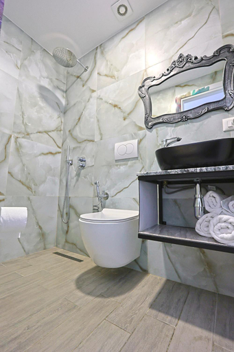 Bathroom 2, City Center Rooms and Apartments, Durrësit