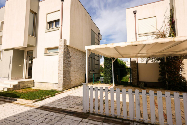 Room 2, Family Beach Villa w Garden, Durrësit