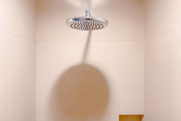 Bathroom 3, Comfy Studio Grand Palace Kemayoran By Travelio, Jakarta Pusat