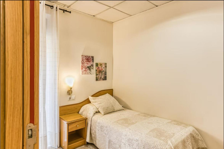 Bedroom 2, Hostal La Barretina, Girona