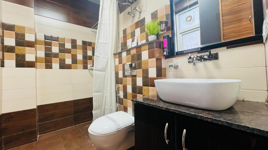Bathroom 2, Olive Service Apartment Medanta Medicity, Gurgaon