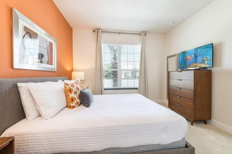 Room 2, 3BR Home w/ Private Pool in Clermont, Lake
