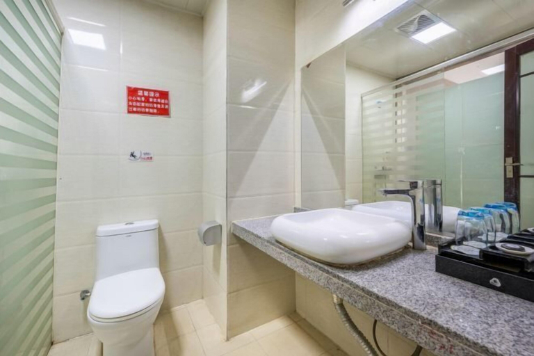 Bathroom 4, Longhua Hotel (West Ring Road, Karamay