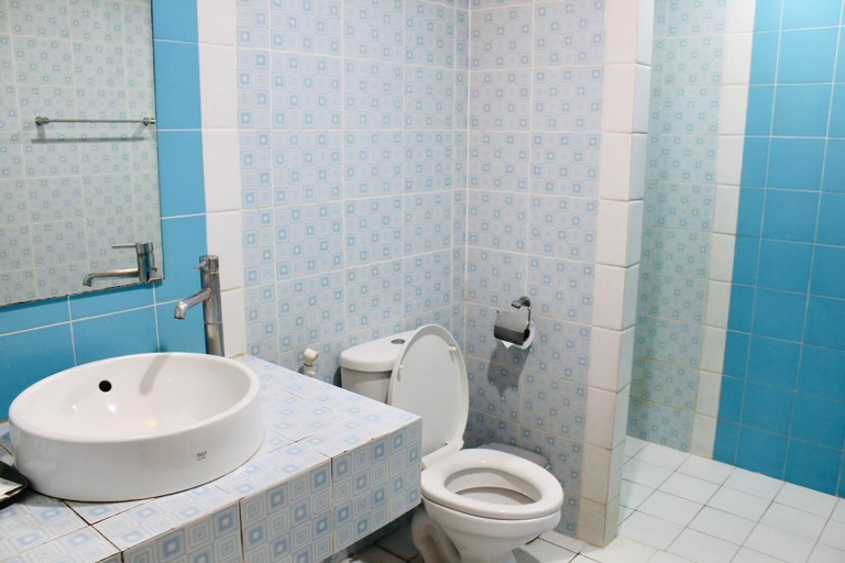 Bathroom 5, Bangsaen Villa Hotel, Muang Chon Buri
