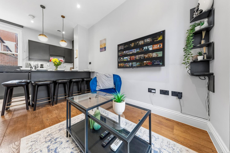 Others 3, Prime Central London Stay, modern Apartments with AC, London