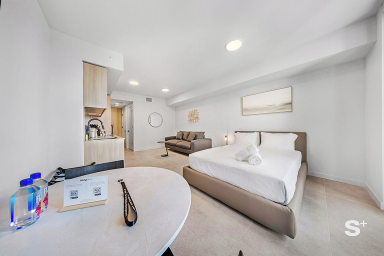 Room 1, Cozy & Spacious Studio - City Views, Miami-Dade
