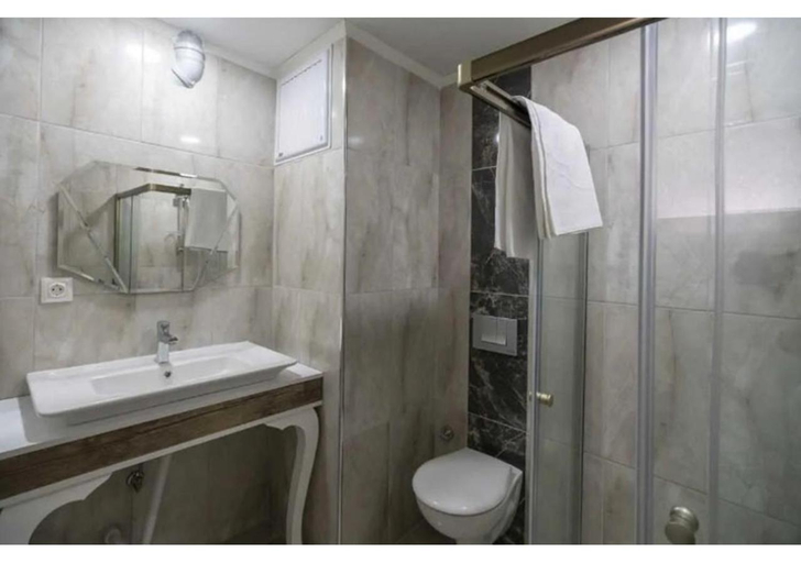 Bathroom 2, Elit Lara Otel, Salihli