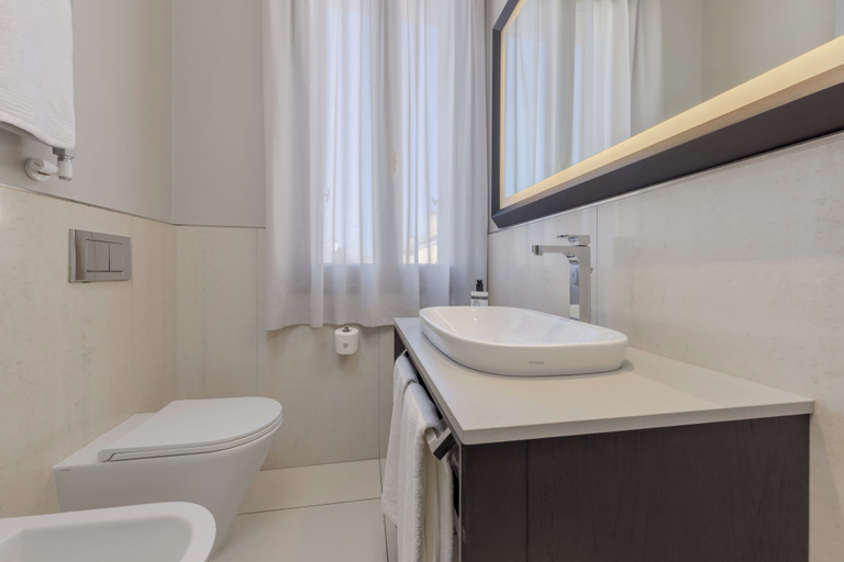 Bathroom 5, Hotel Grande Italia, Venezia